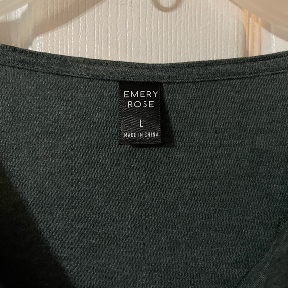 Emery Rose Flattering asymmetrical top - Picture 3 of 4